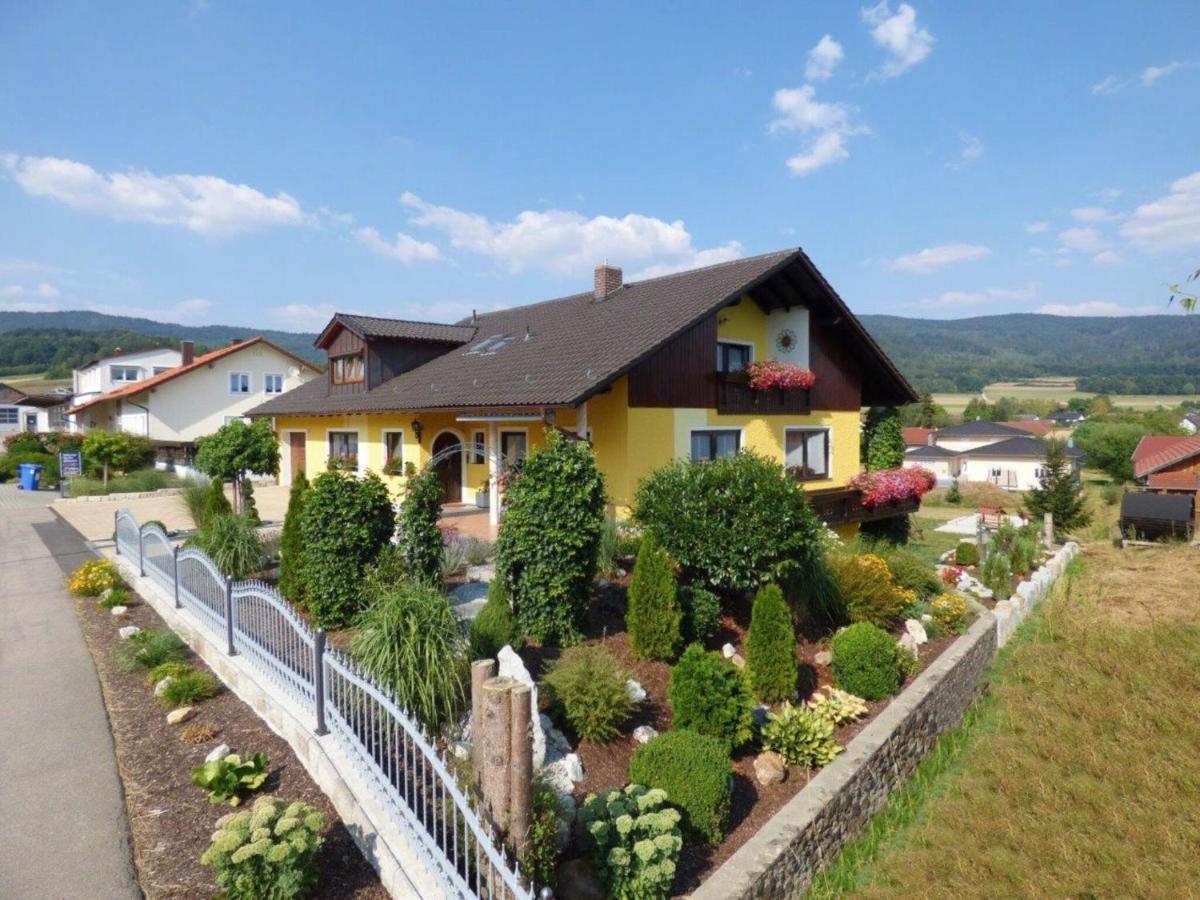 Scenic Apartment With Balcony Garden Deckchairs Barbecue Gleißenberg Exterior foto