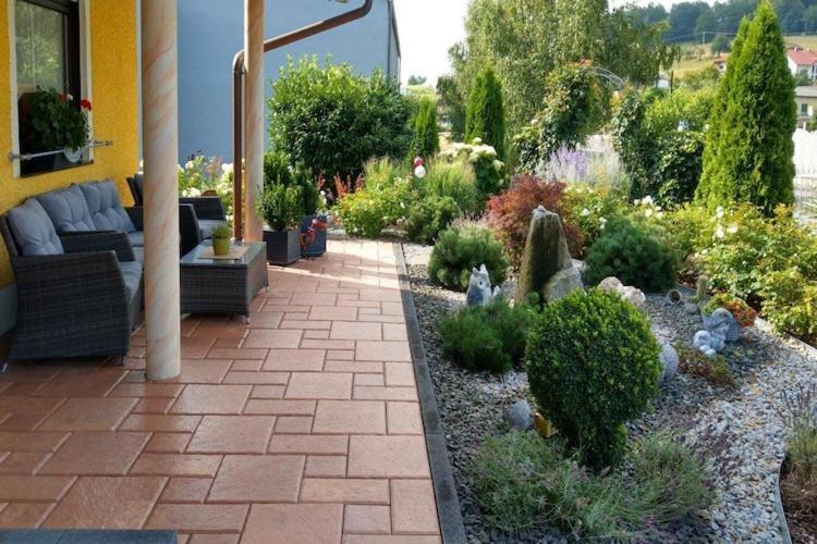 Scenic Apartment With Balcony Garden Deckchairs Barbecue Gleißenberg Exterior foto